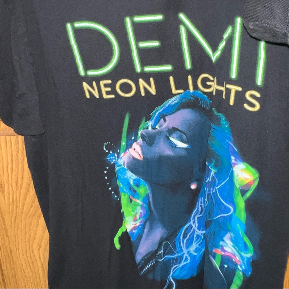 DEMI LOVATO Neon Lights Tour Black Short Sleeve Tee Shirt - Picture 2 of 5